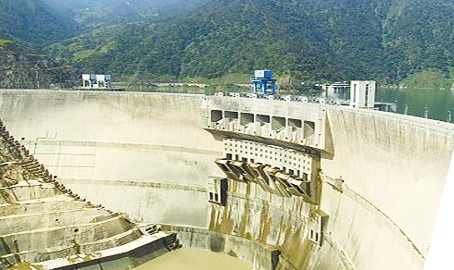 雅礱江流域官地水電站